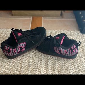DC tennis shoes